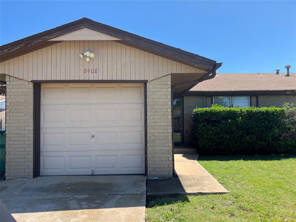 Charming 2-Bedroom Home in Prime Oklahoma City Location – Tenant Occupied Investment Opportunity! A beautifully updated 2-bedroom, 1-bathroom home nestled in the heart of Oklahoma City, OK. This inviting property boasts a spacious floor plan enhanced with fresh interior paint and brand-new flooring throughout, offering a clean and modern feel from the moment you walk in. Enjoy the convenience of a one-car garage, perfect for secure parking and extra storage. Located just minutes from OCCC, shopping centers, popular dining spots, and with quick access to I-240, this home combines comfort with unbeatable location. Investor alert! This property is currently tenant-occupied, offering immediate rental income for the savvy buyer looking to expand their portfolio.
Don't miss your chance to own this low-maintenance, income-generating gem in a high-demand area. Contact us today to schedule a tour or to learn more about this fantastic opportunity!