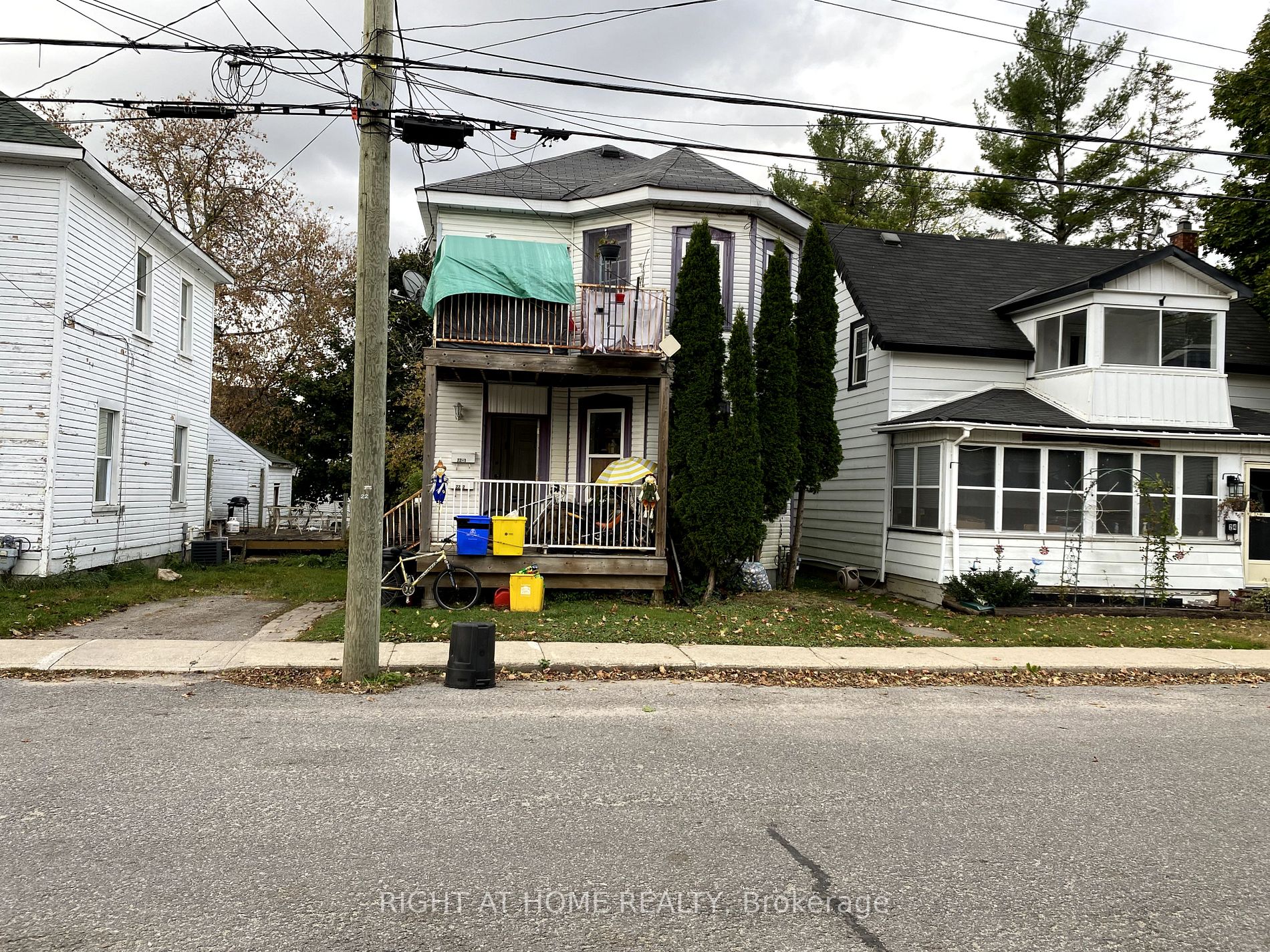 22 Montague St