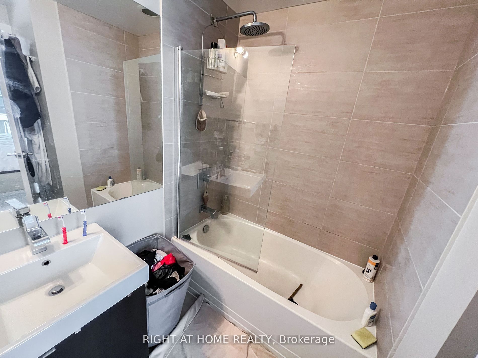 478 W King St 901