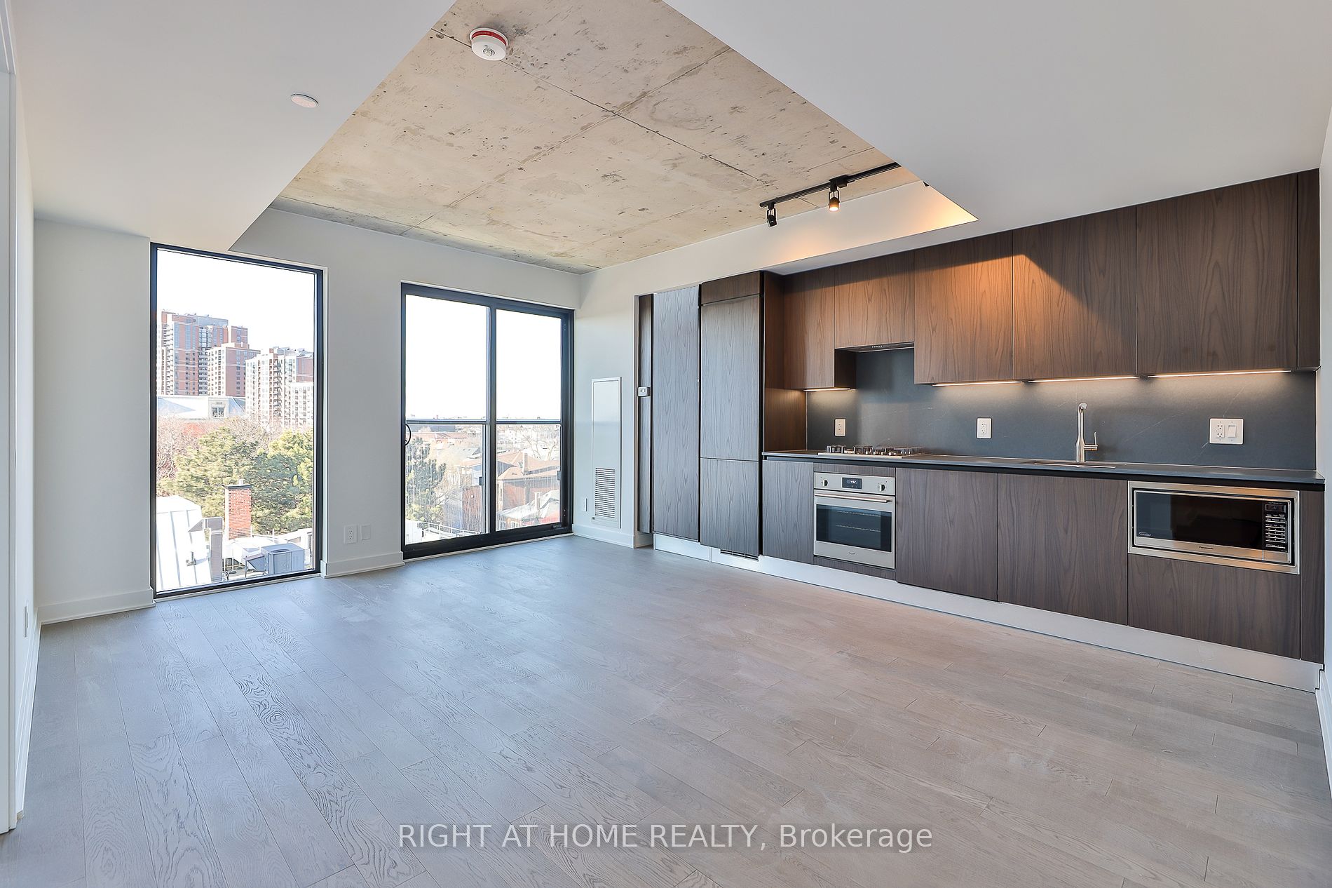 2720 W Dundas St 509