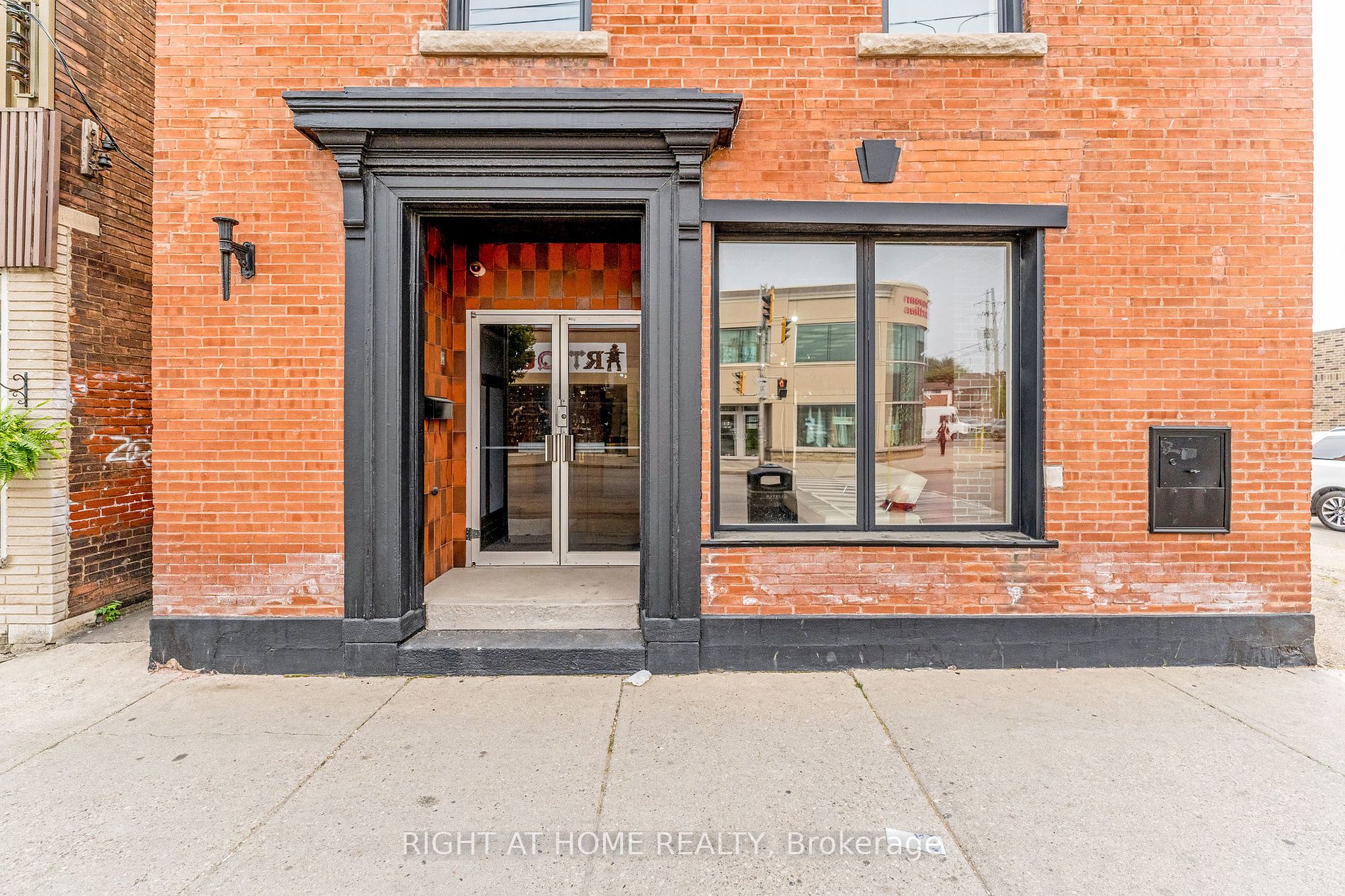 262 N Ottawa St Main