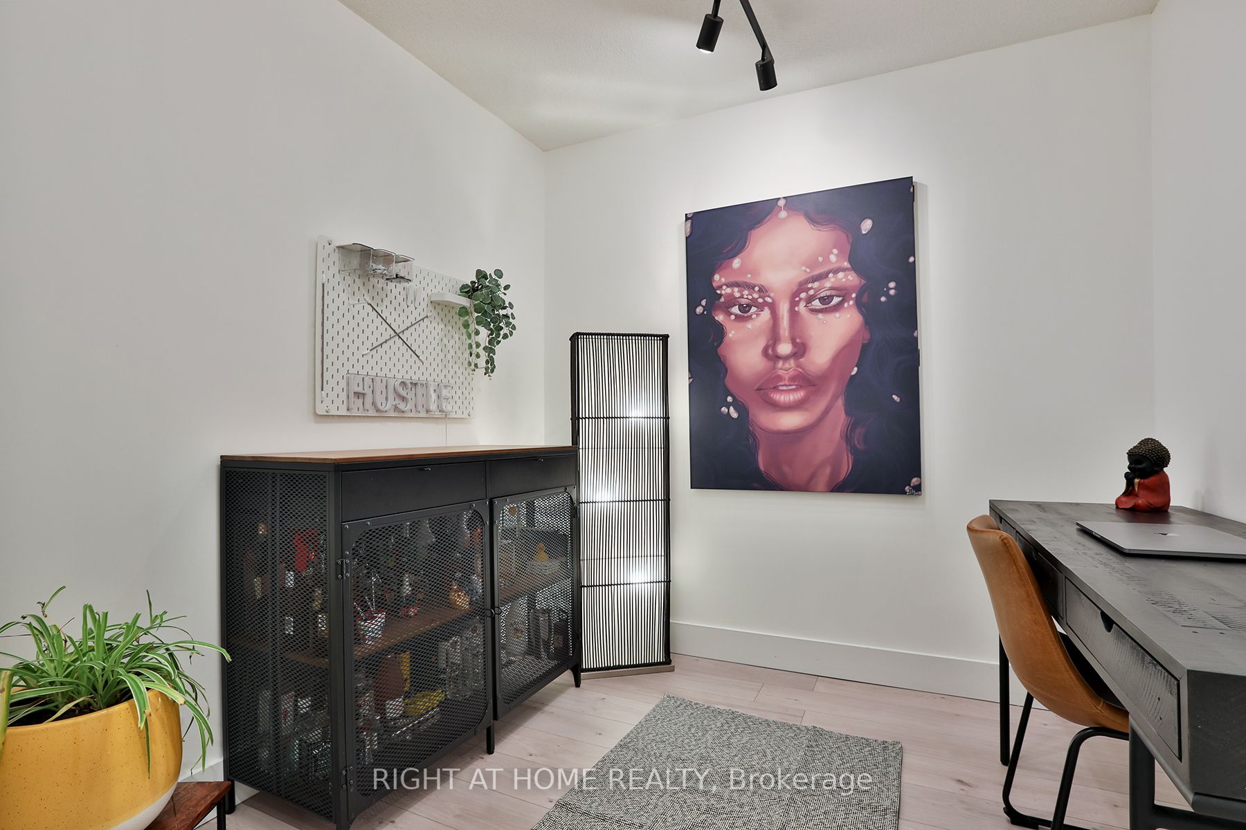 88 Grangeway Ave 2506