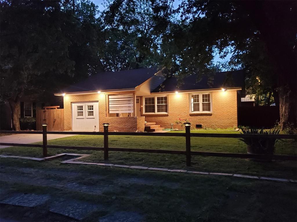 Campus area beauty! Complete renovation. Hardwood floors, doors, windows, bathrooms and full-length covered deck. Kitchen with complete make over all new stainless-steel appliances, refrigerator, stove, vent hood, sink, dishwasher and new cabinets and countertops. Three bedrooms plus bonus room or study, two full baths! Short walk to Lions Park and University of Oklahoma.