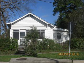 Fixer-upper located close to schools, shopping, and downtown Thomasville. Utilities are currently on, making renovation planning easier. Great opportunity for an investor or buyer with vision. Property needs updates and is being sold as-is.