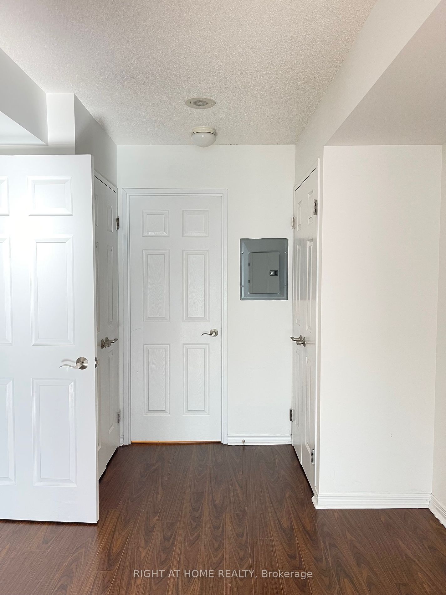 230 E King St 606