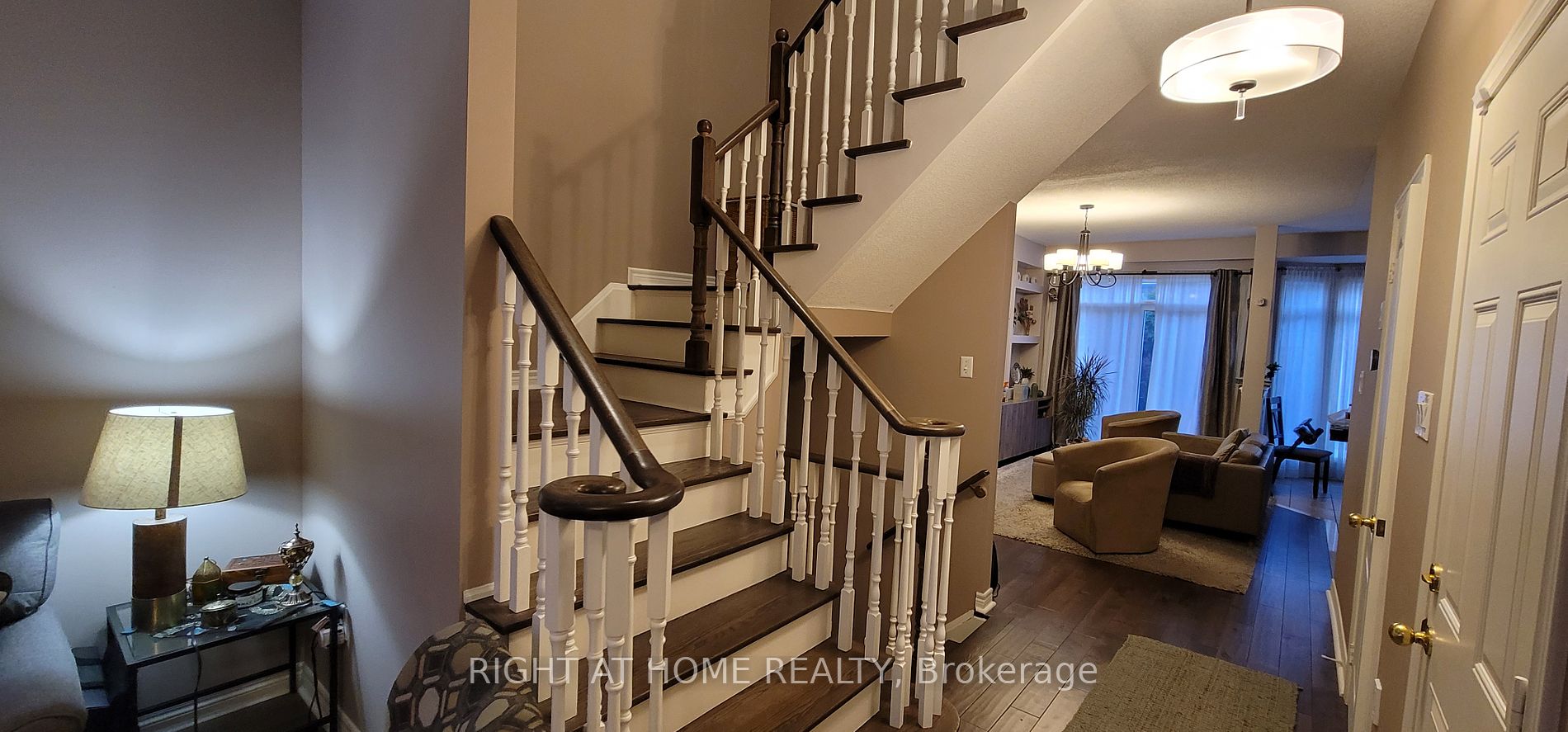 5570 Waterwind Cres