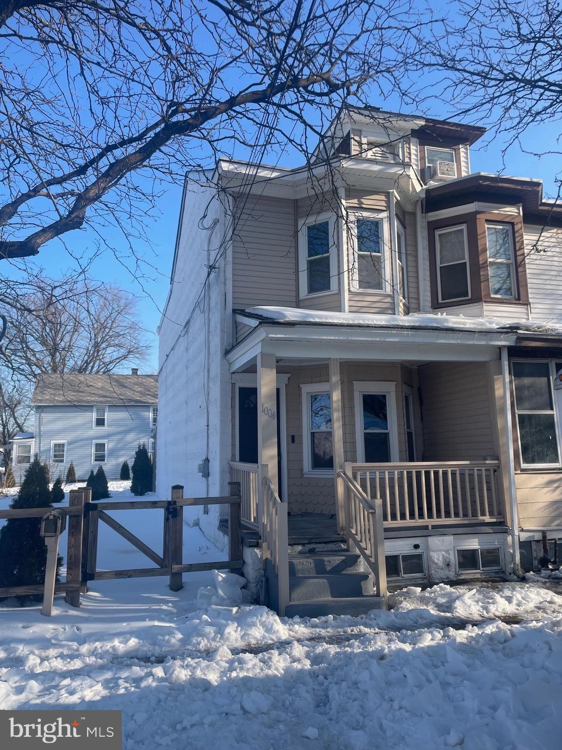1004 William St  