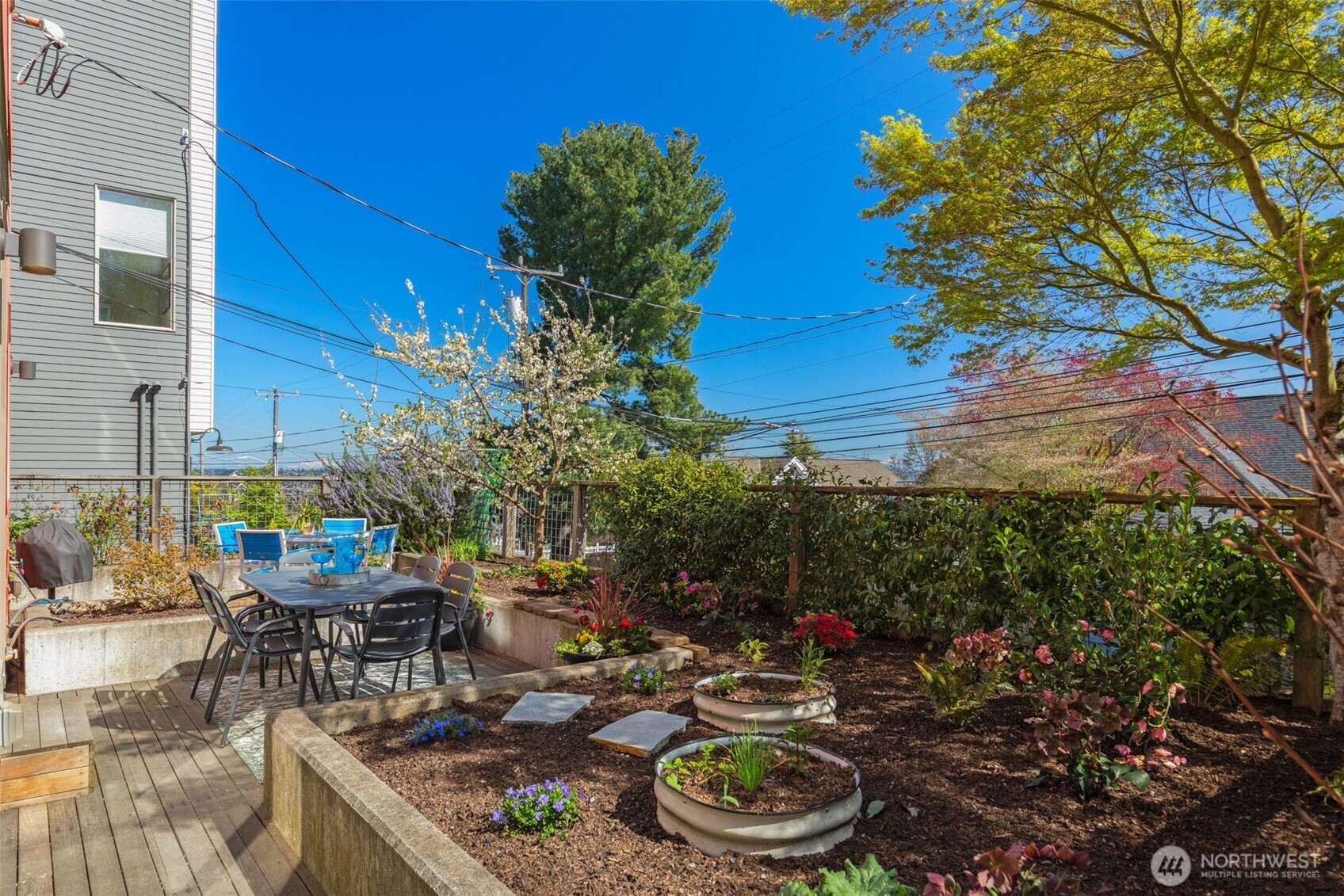 1529 Grandview Place E