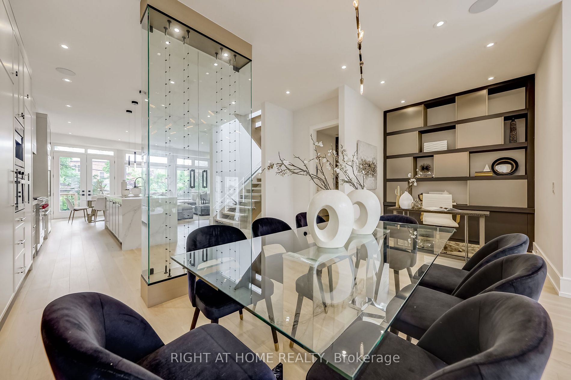 102 Parklea Dr