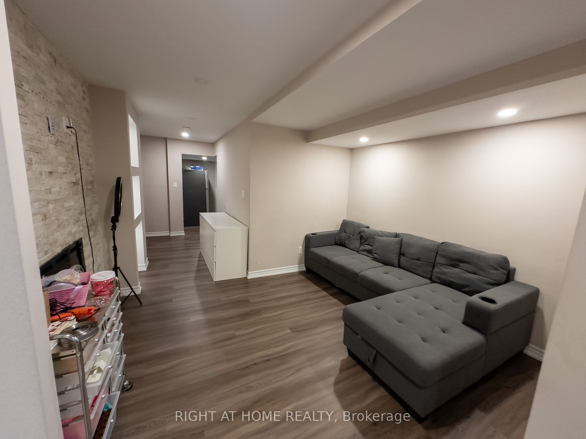 30 Pauline Cres 6