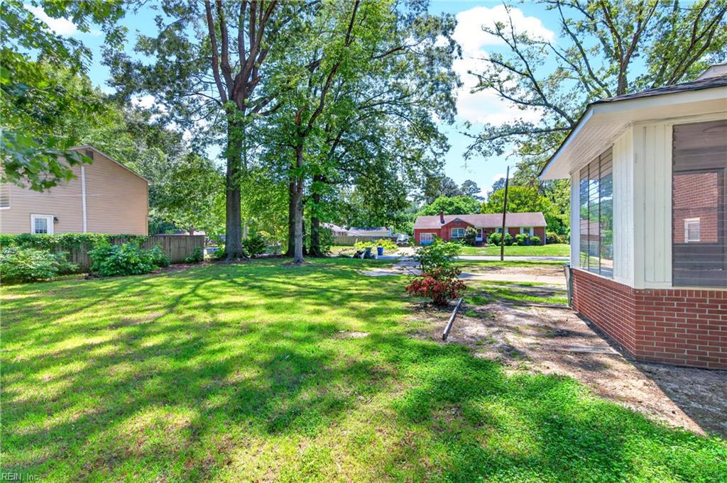 2 Larchmont Crescent