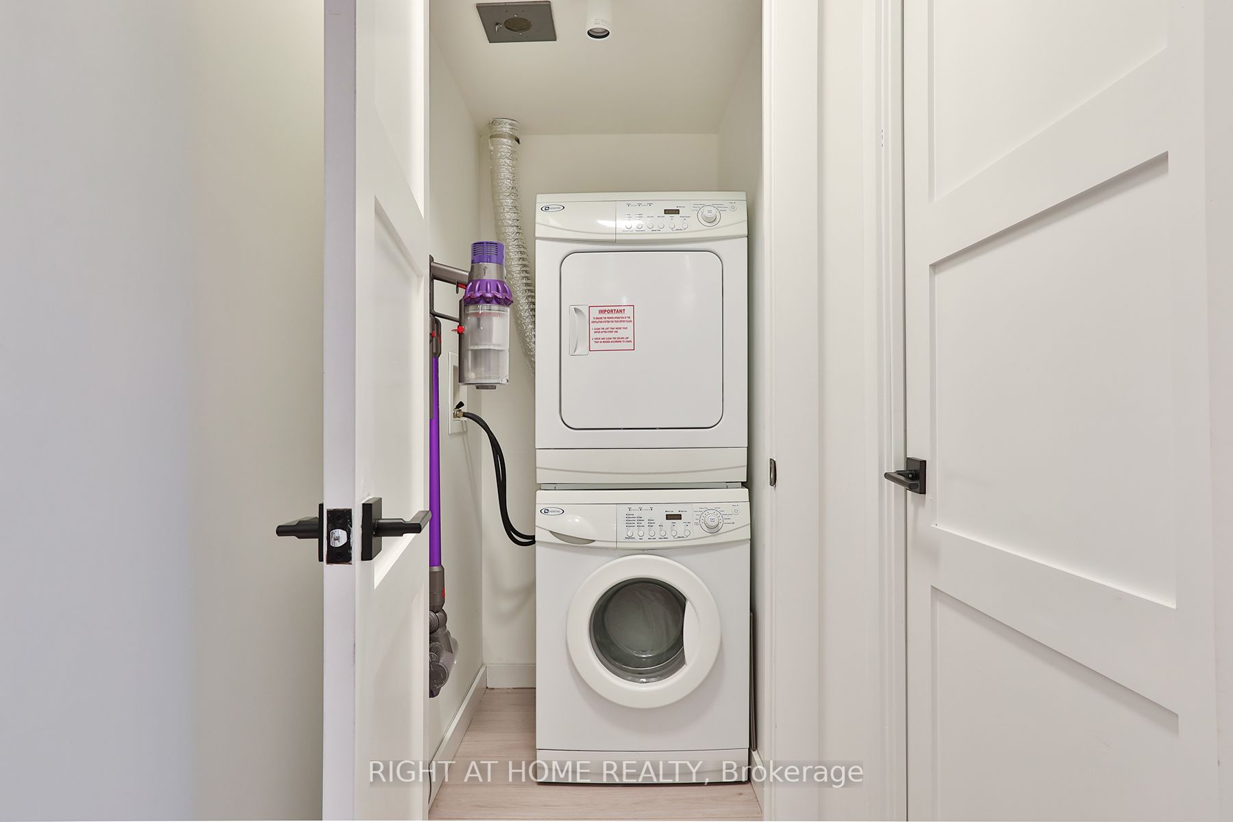 88 Grangeway Ave 2506