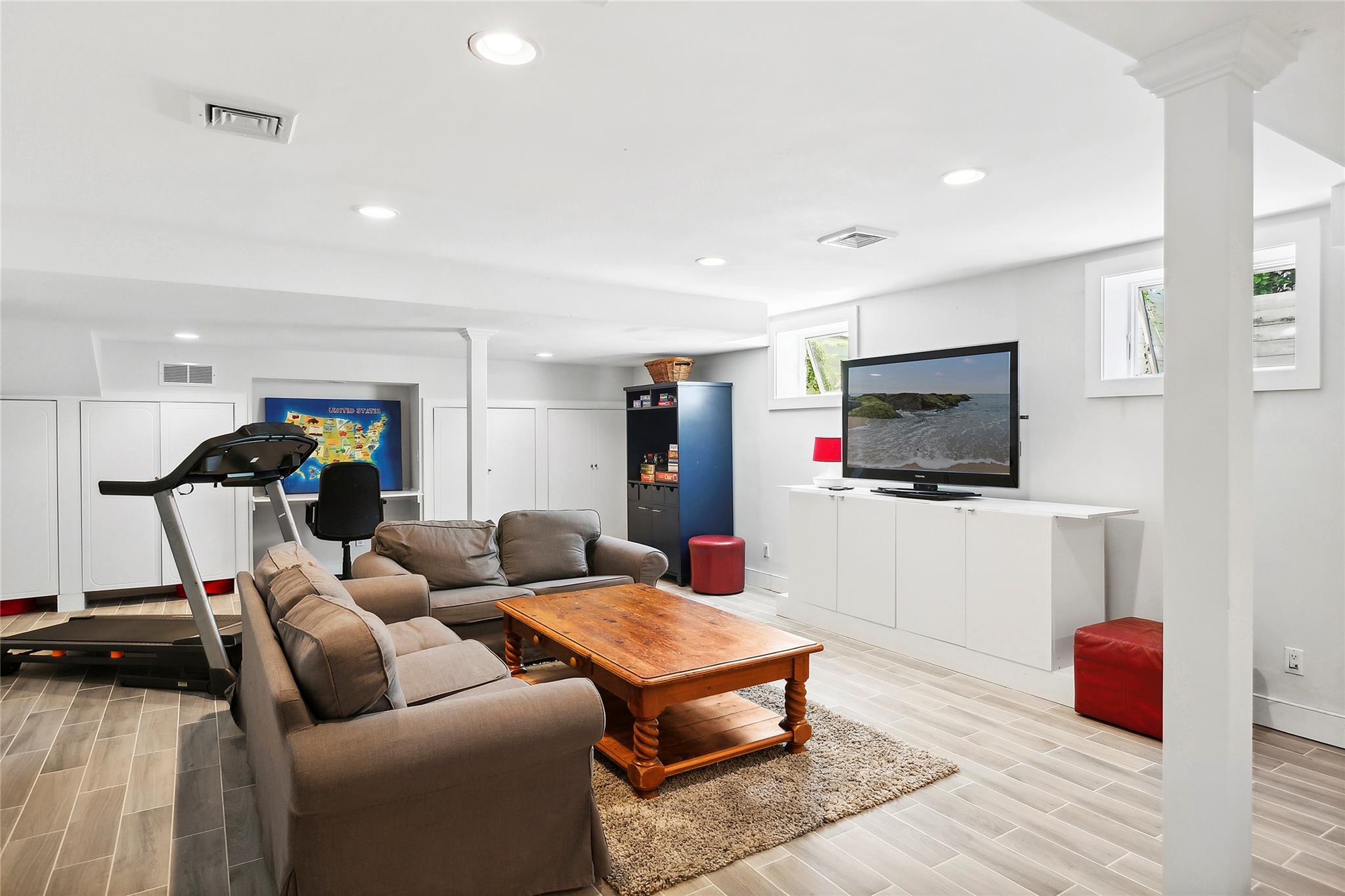 4 Barclay Court