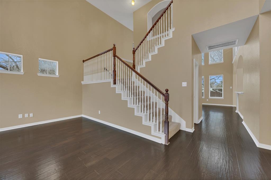 9909 Oakmont Court