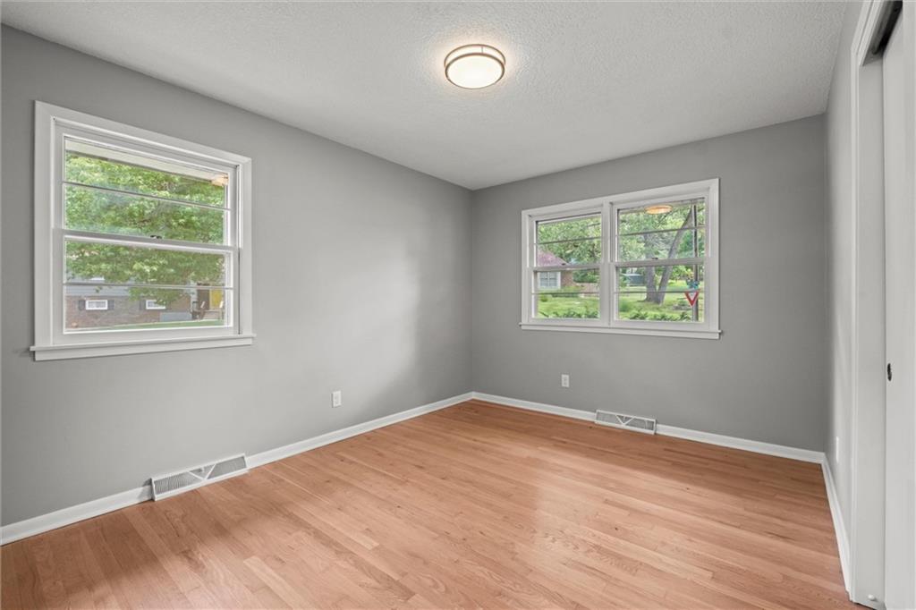 6100 Englewood Avenue