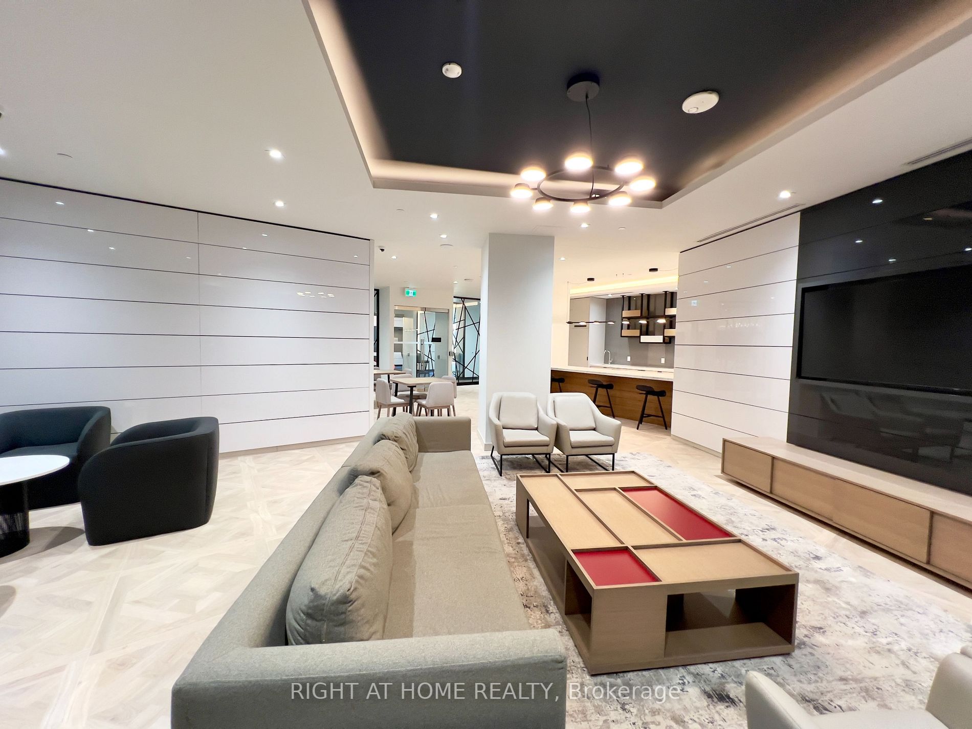 159 E Wellesley St 2404