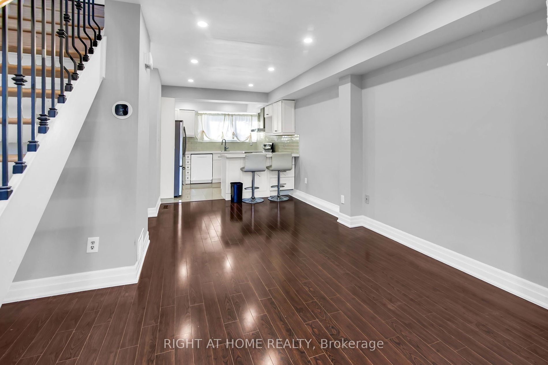 2716 E St Clair Ave 13