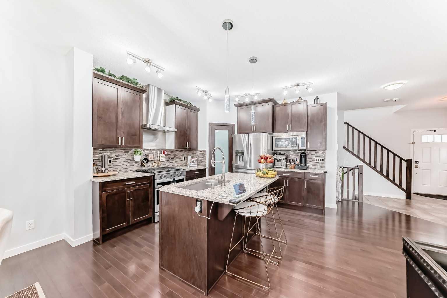 165 Hillcrest Drive SW