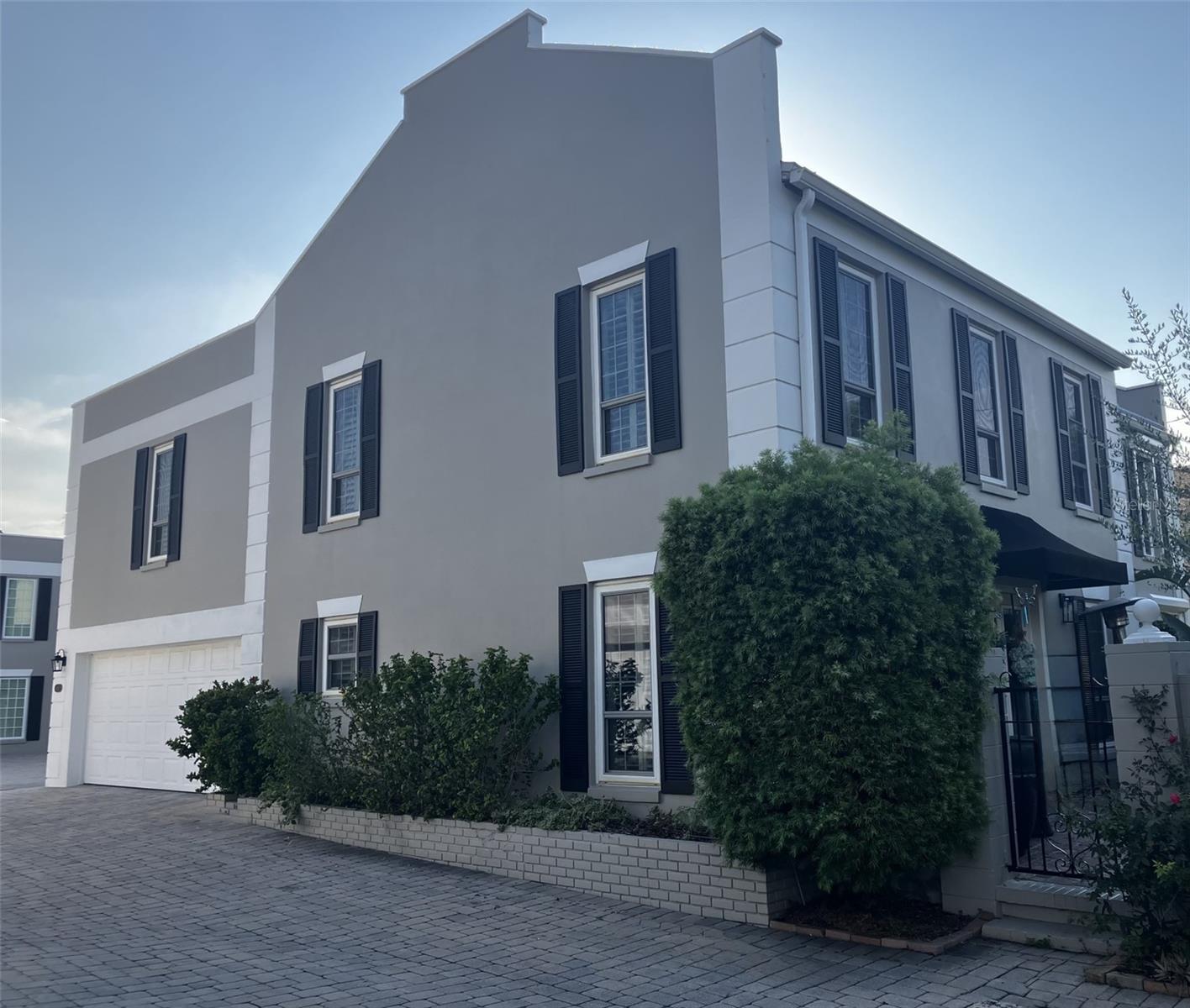 Amazing opportunity for these rarely available townhomes. Enjoy spectacular views of Bayshore & fabulous sun rises from the garden courtyard. This elegant townhome has endless high-end features throughout.