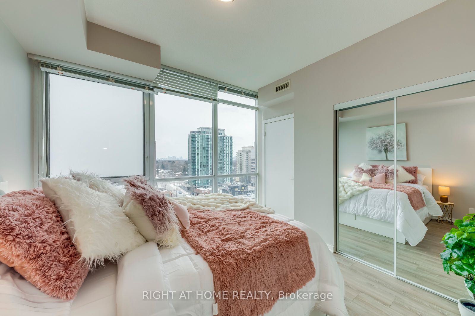 30 Canterbury Pl 1207
