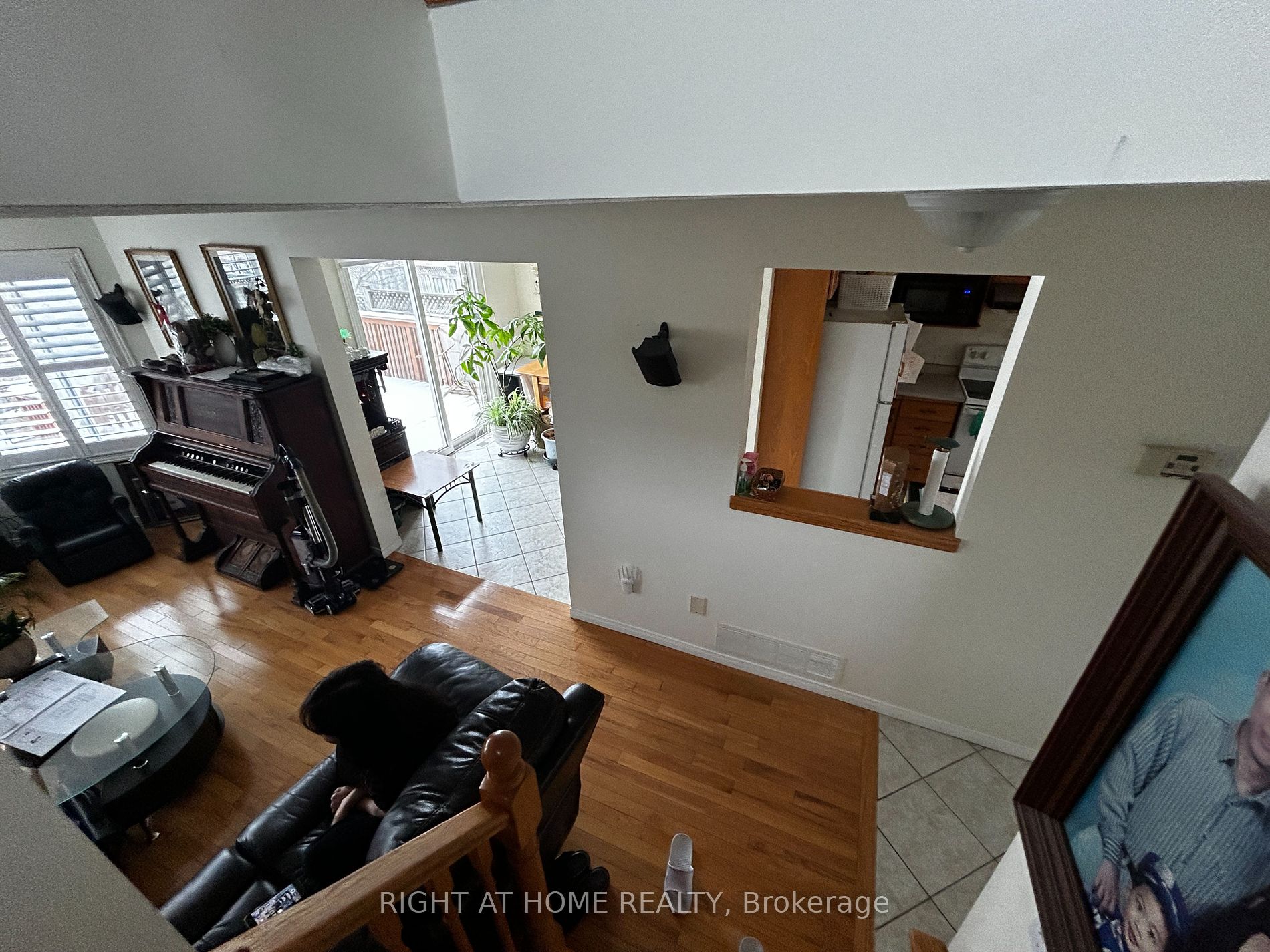 8 Castlebury Dr