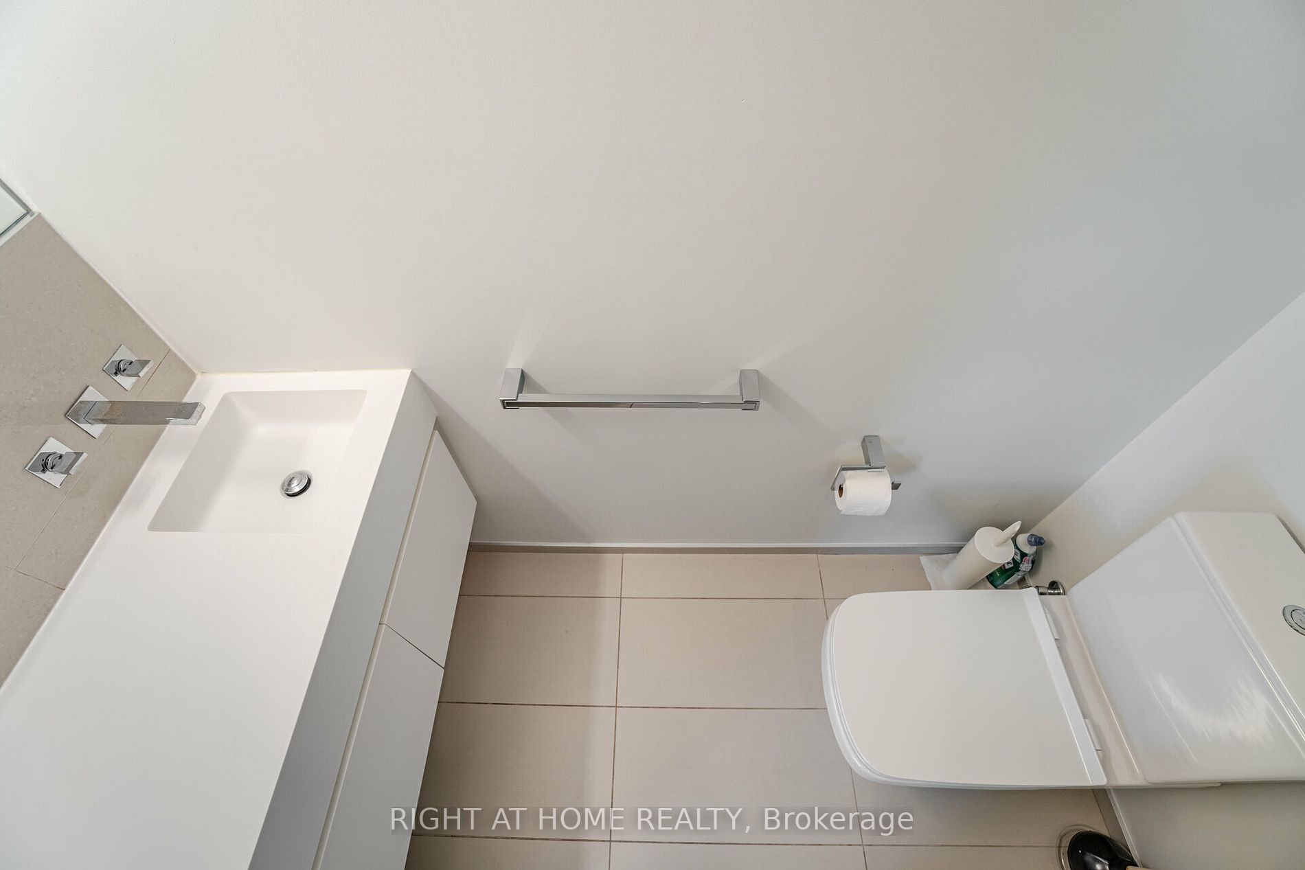 45 E Charles St 3910