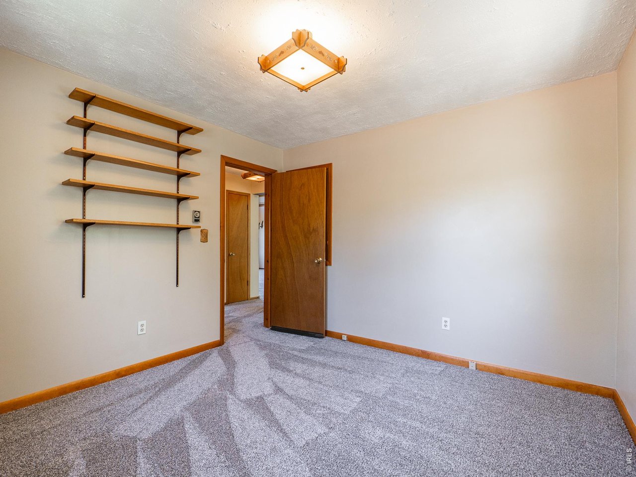1847 Shoshoni Dr