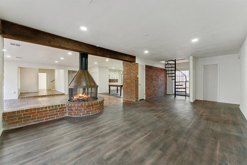 ** 1 ACRE, NO HOA, Edmond Memorial School District** This 3,200 square foot home offers space, privacy, and flexibility. The lot is secluded, yet close to main thoroughfares, making daily life convenient.Plus get $15,000 toward new windows, pool service, and/or closing costs.Cool Fireplace? Check. Awesome Family Room? Check.Properties like this, on acreage, in this school district, with no HOA, do not come along often. This is a rare chance to secure space, location, and long-term value, all in one. Owner Licensee.