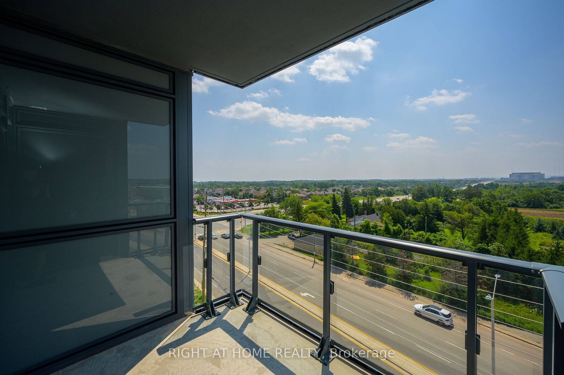 509 W Dundas St 605