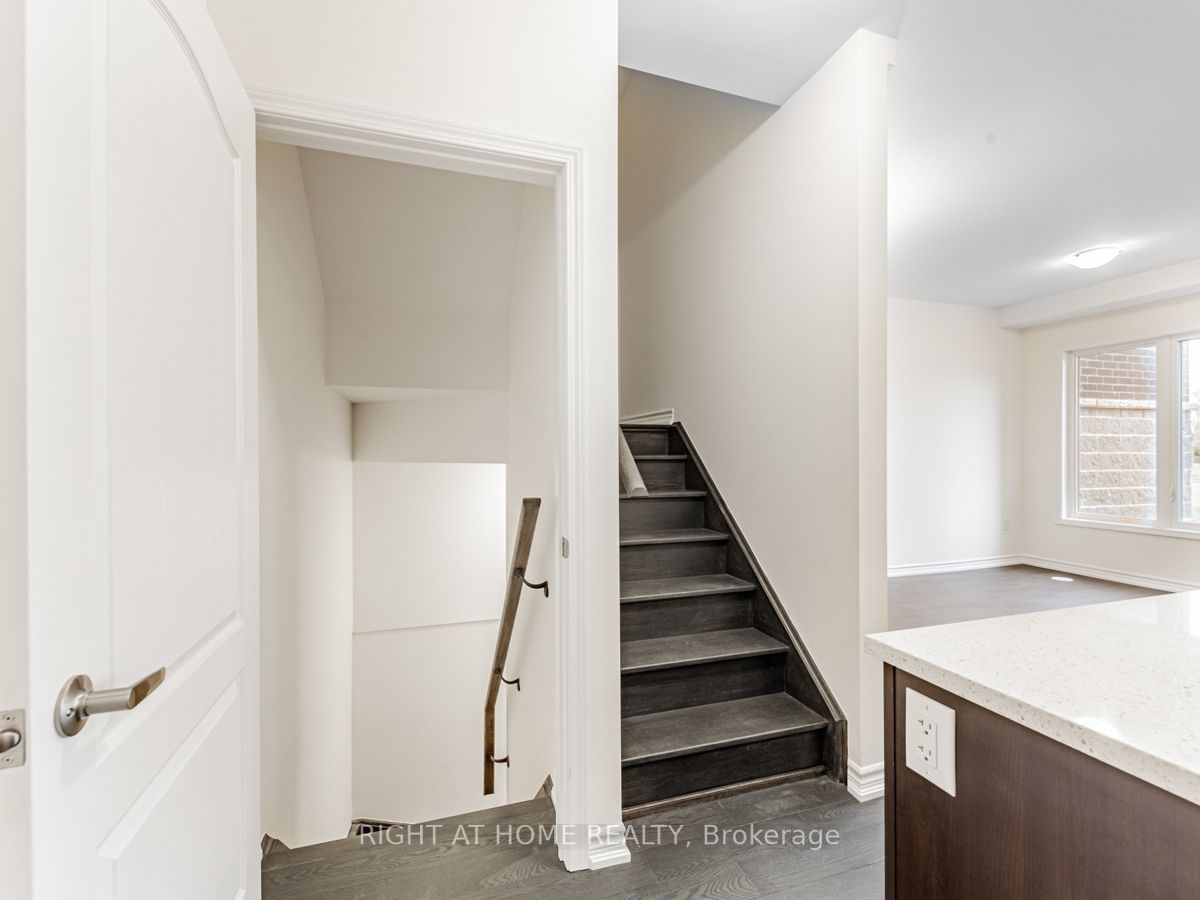 1972 Victoria Park Ave #21