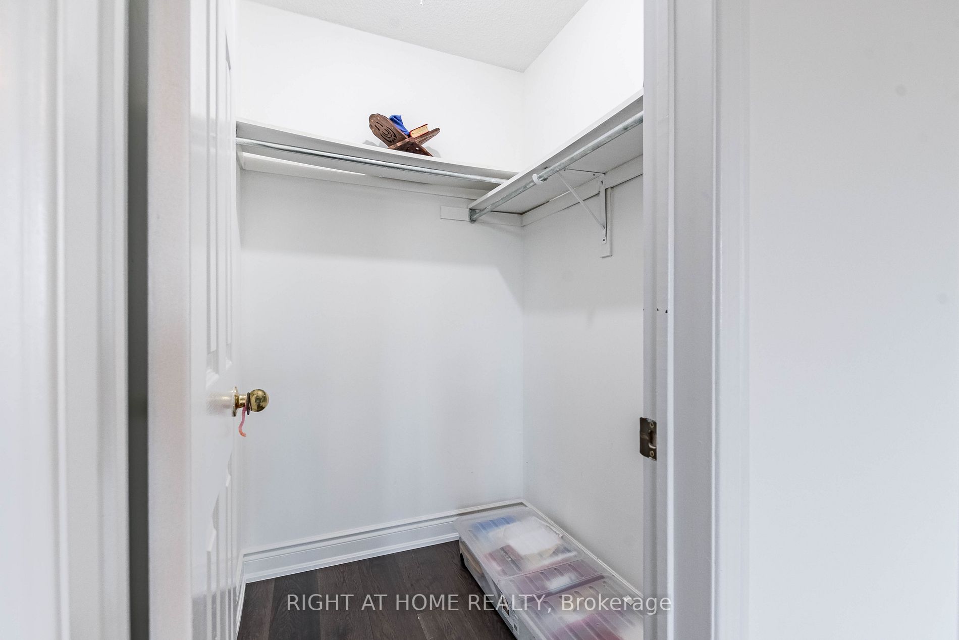 5579 Whitehorn Ave Upper