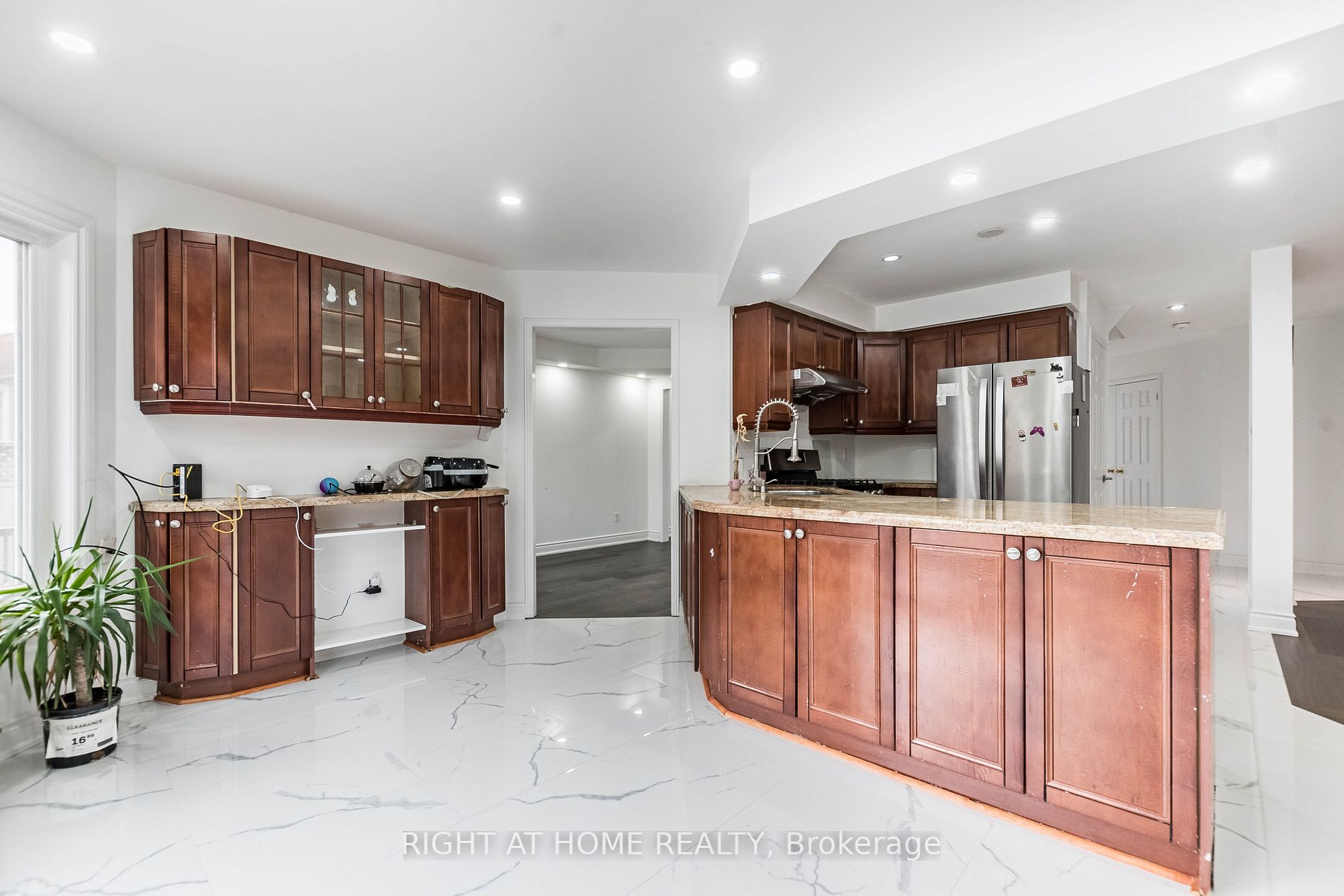 5579 Whitehorn Ave Upper