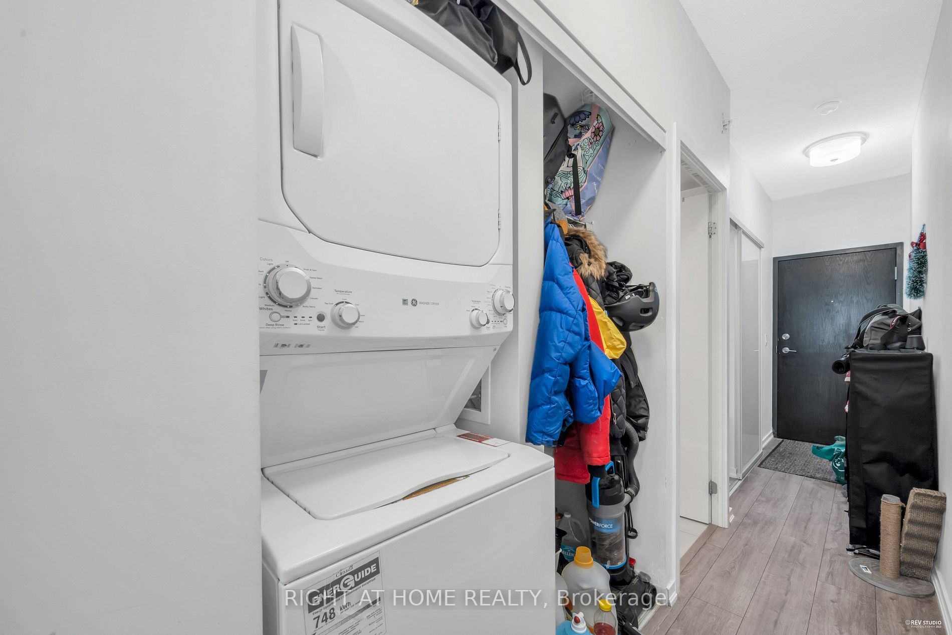 36 Lisgar St 619W