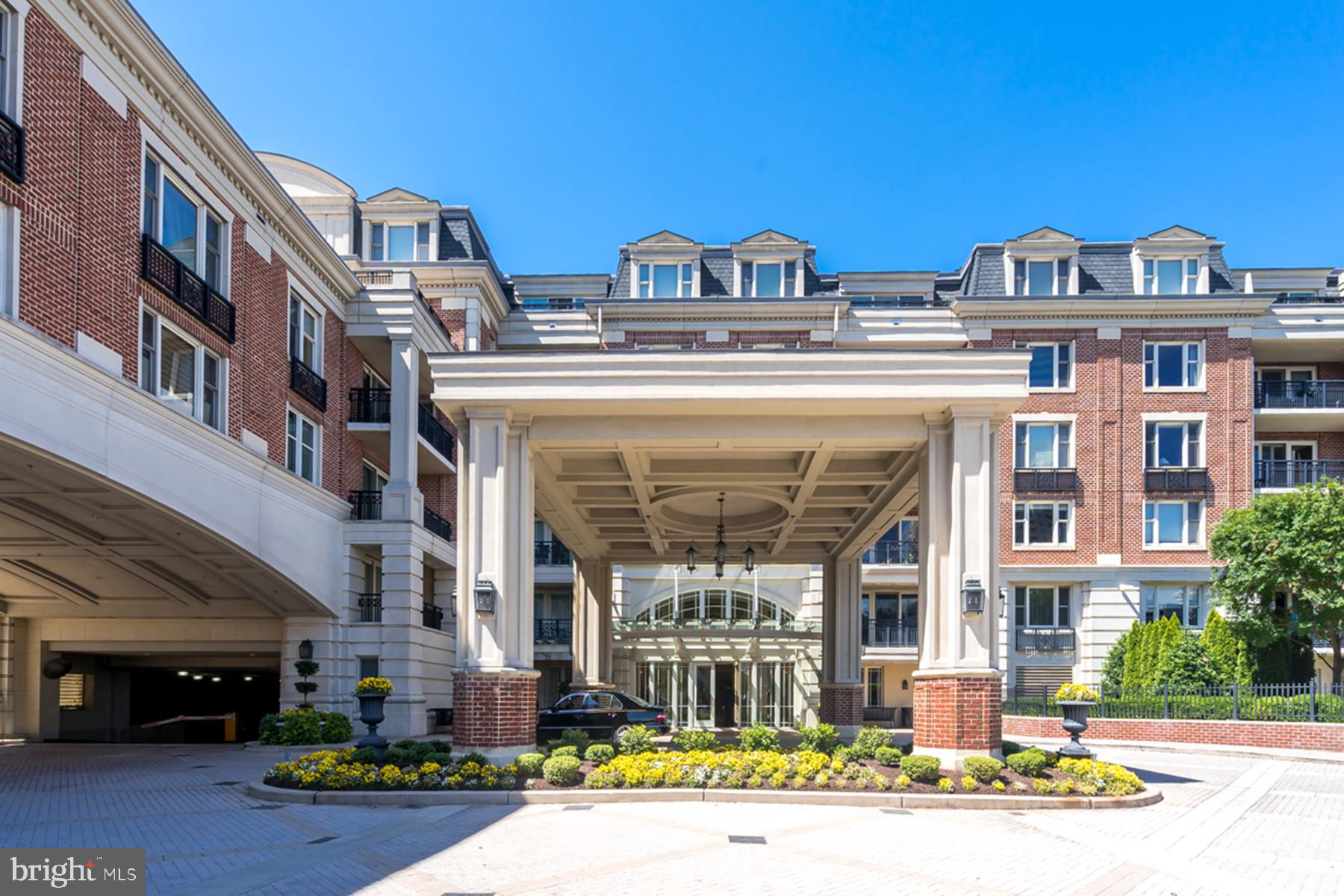 Highlighting the splendor expected within The Ritz-Carlton residences, welcome home to your mint condition two bedroom, two and one half bath residence. Pass through the semi-private elevator into your private marble floored foyer adjoining the separate laundry room with butlers pantry. The numerous windows shining natural light on pristine hardwood floors, you're welcomed home into open floor plan luxury. Walking into the family room & living room combination the waterfront view is on full display from every angle. Entertain family and friends in the chefs kitchen with eat in kitchen space separate from the larger more formal dining room. Enjoy cooking with two full size refrigerators, large wall oven, and separate 5 burner gas range. Luxuriate in the primary suite containing a large built in dresser, oversized walk-in closet, and water views. Relax in the spa style bathroom with separate vanities, jetted tub, rain shower, and designer marble tiling. The relaxing living style doesn't end inside this residence, take advantage of the Twenty-Four hour concierge, valet, movie theater, indoor heated pool, and many more amenities. This residence is in mint condition and being the best value within The Ritz-Carlton Private Residences this is the opportunity you've been waiting for!