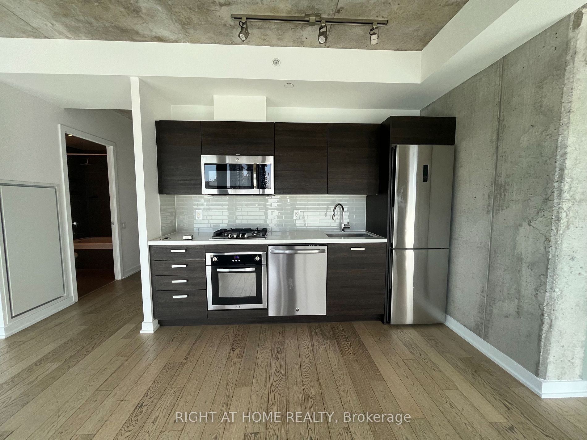 11 Charlotte St 2701