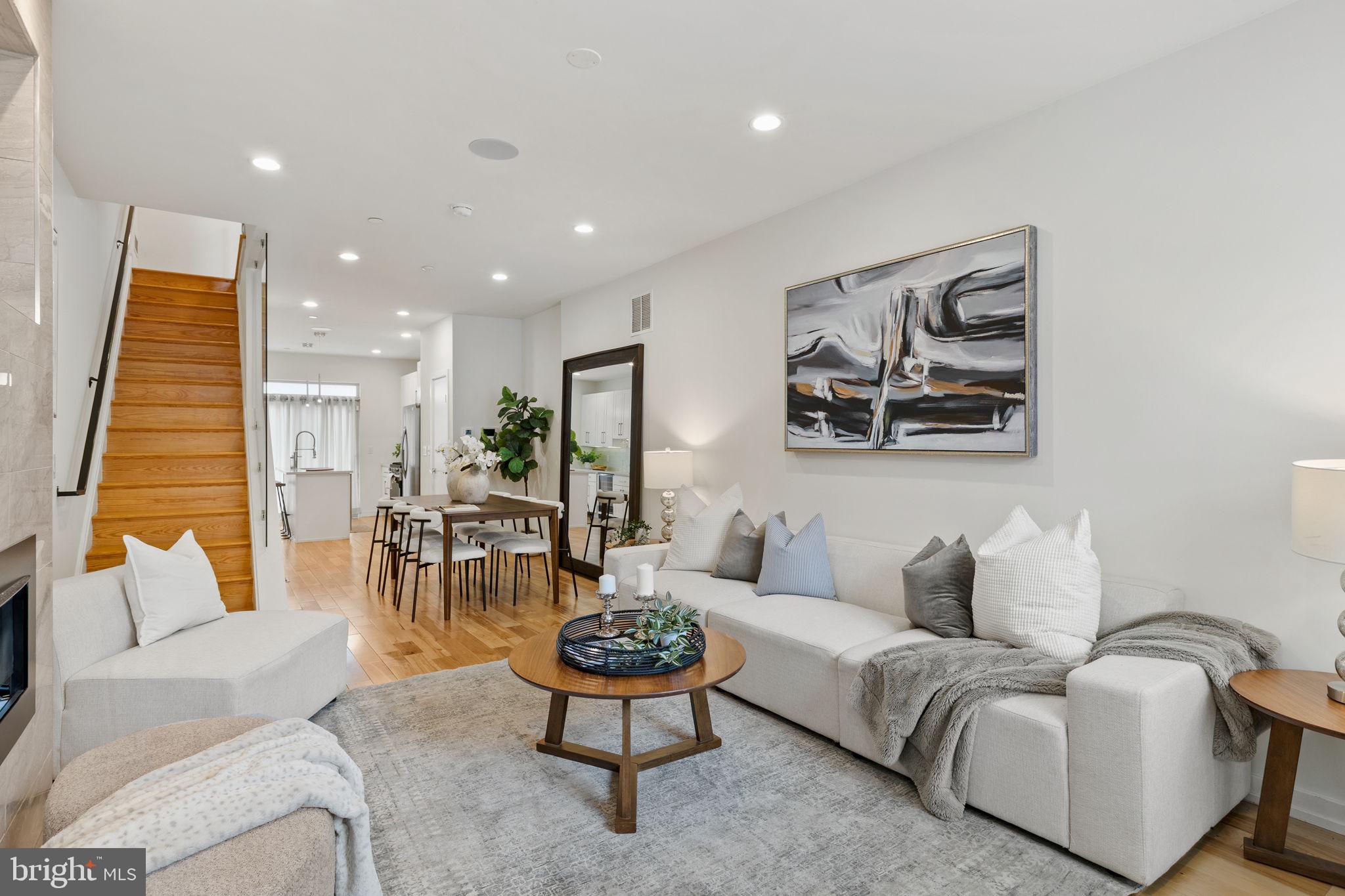 2339 Dickinson Street