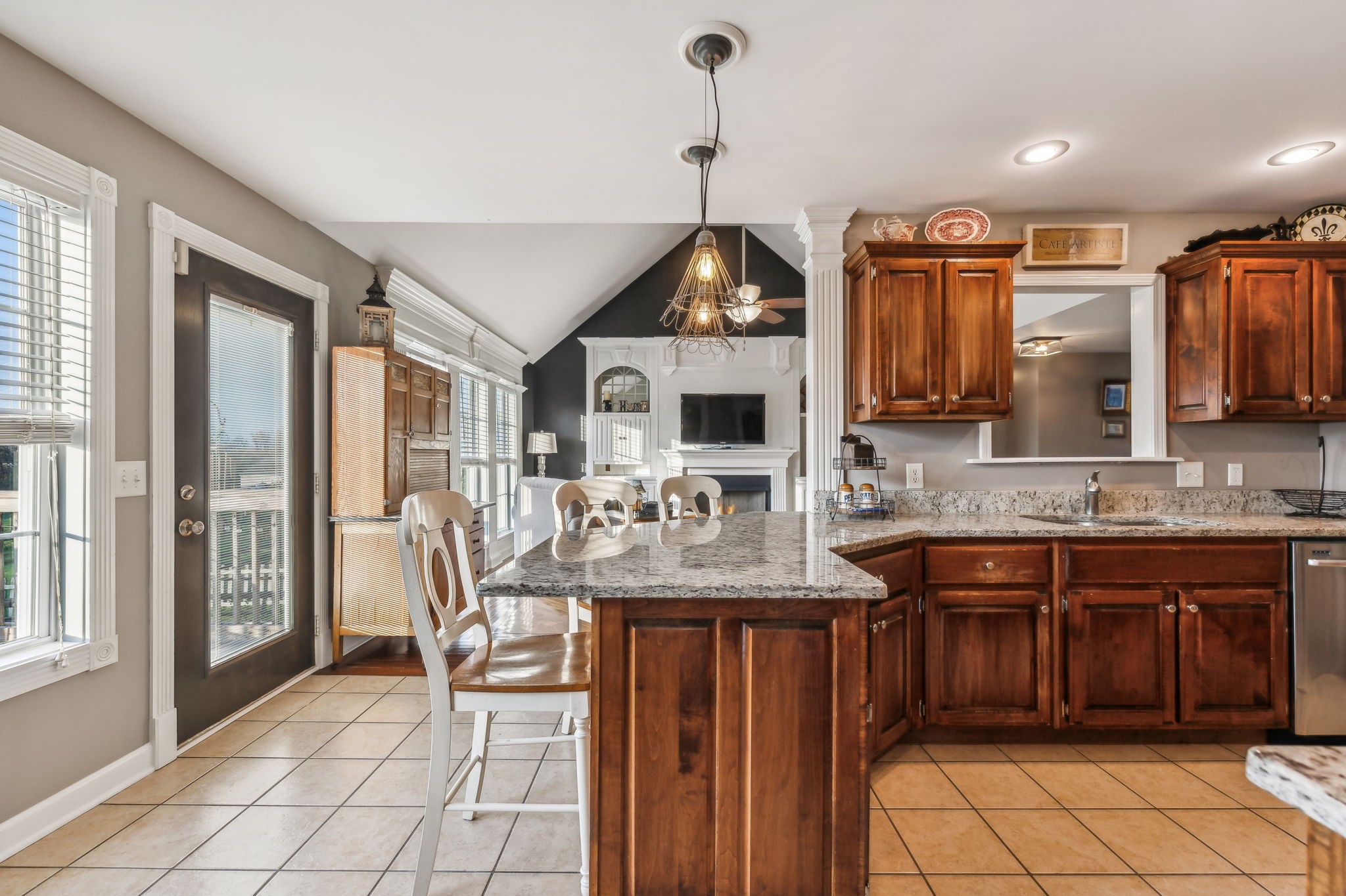 5881 Highway 31 W