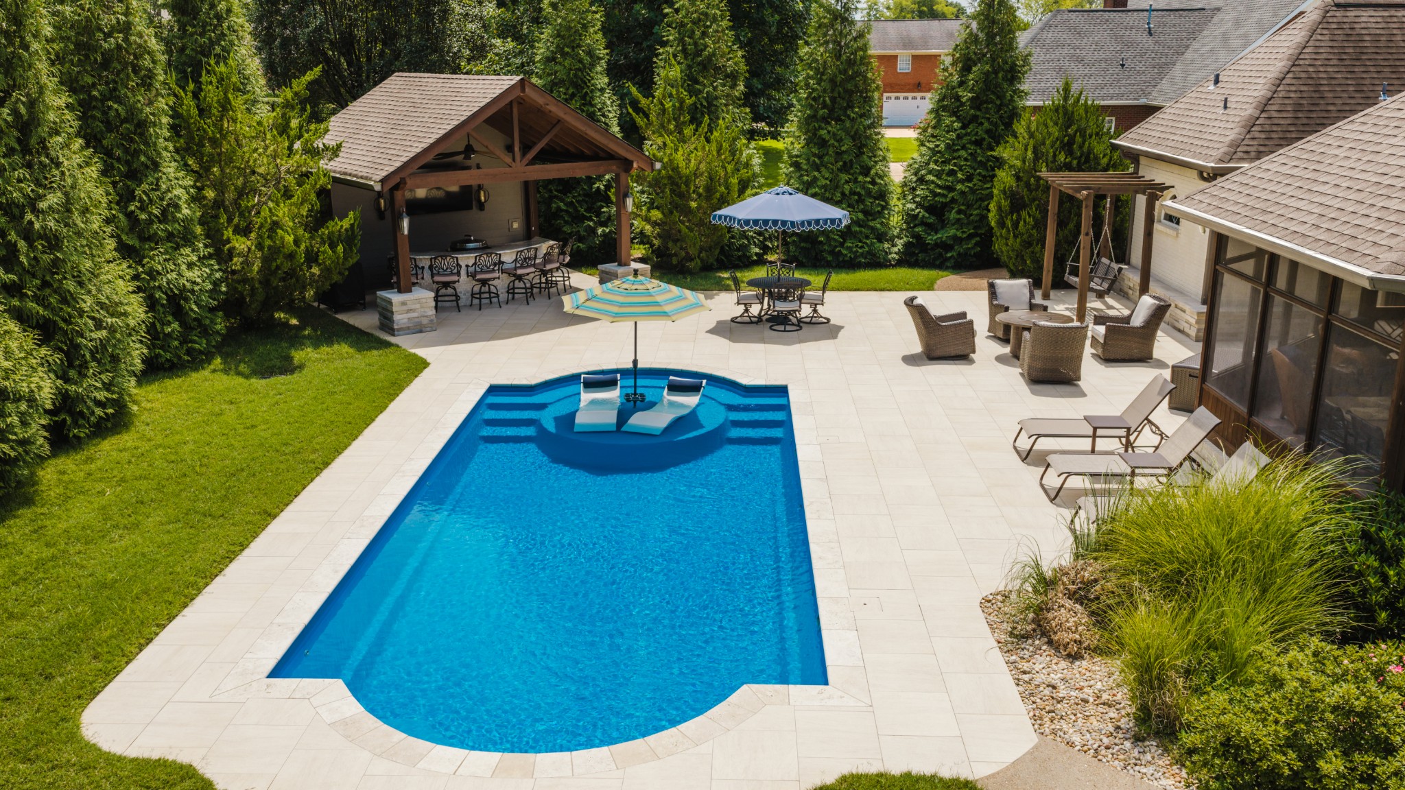 107 Meadowlake Dr