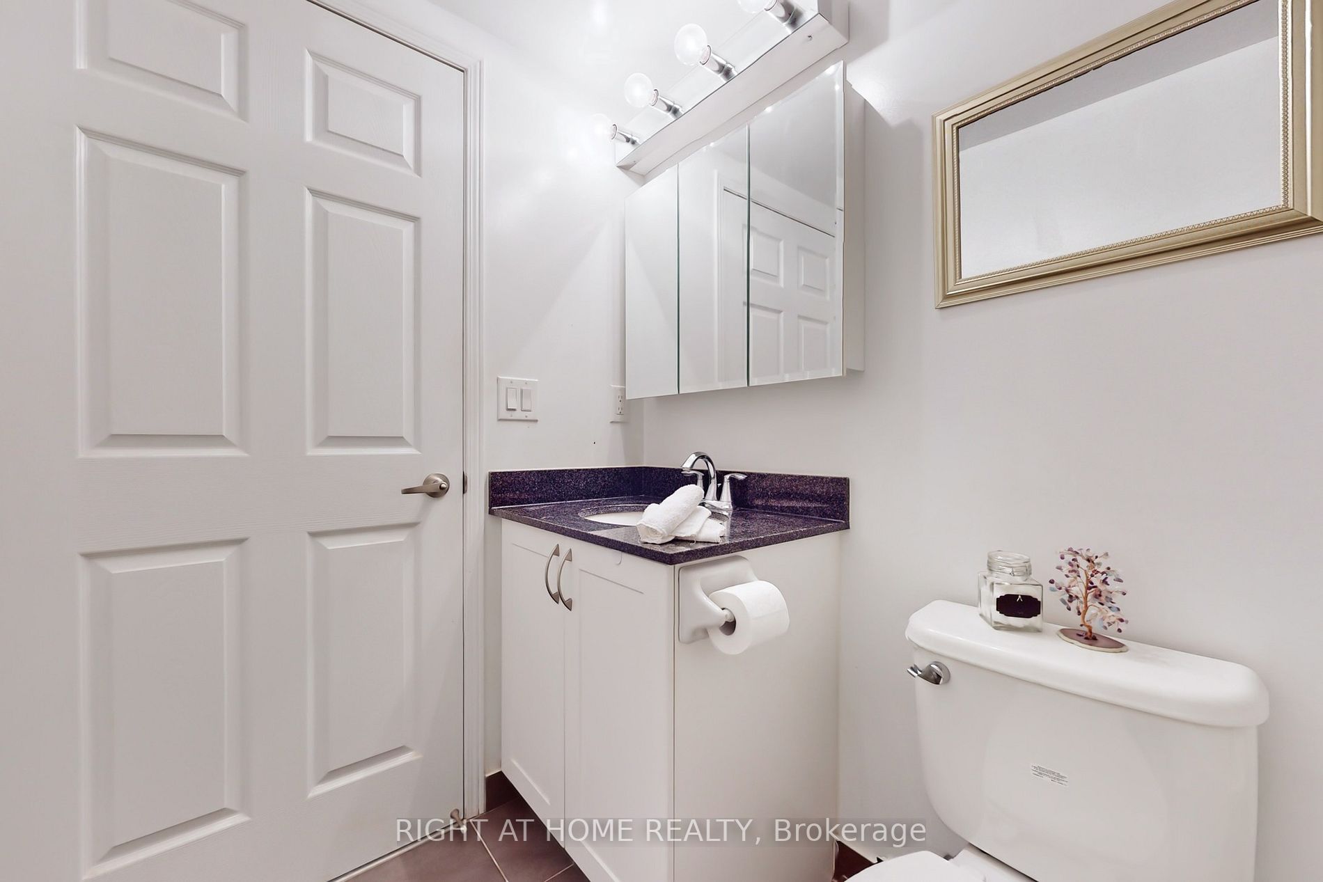 75 King William Cres 204