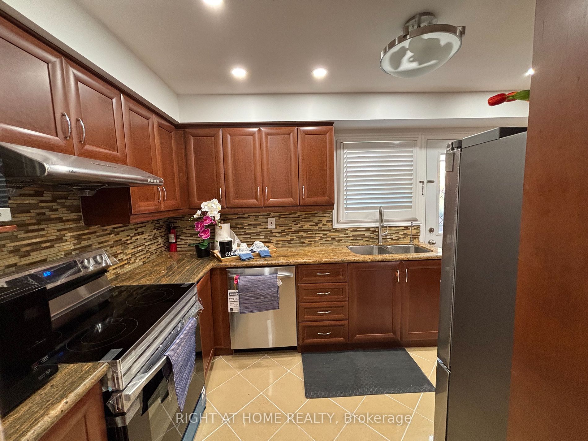 242 Roywood Dr