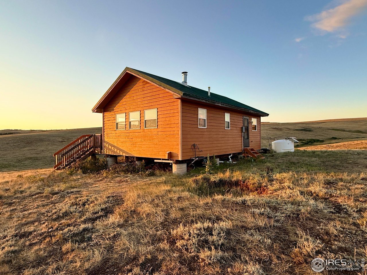 Perfect one-room cabin; "Studio Style". Own 36 acres in Sand Creek Park and enjoy the sunrise to sunset, watching the wildlife roam the lands: National Forest access, fishing along Sand Creek. Get out of town and get grounded in the beautiful Colorado outdoors. One-room cabin with many windows, front east-facing deck, and 3/4 bath. 475 gl cistern included to haul water and 1,250 gl septic vault. Cabin wired for electric for lights, outlets & ceiling fan just connect your generator to run. Furnished.
