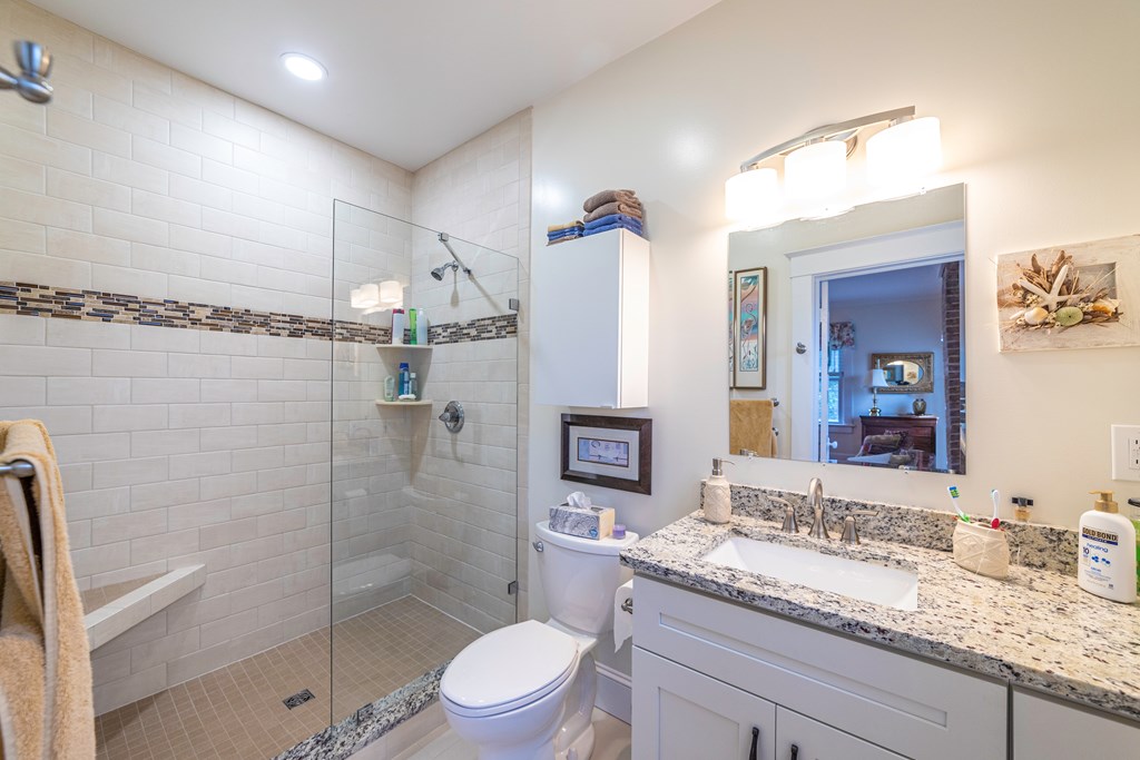106 Bay Ave 15