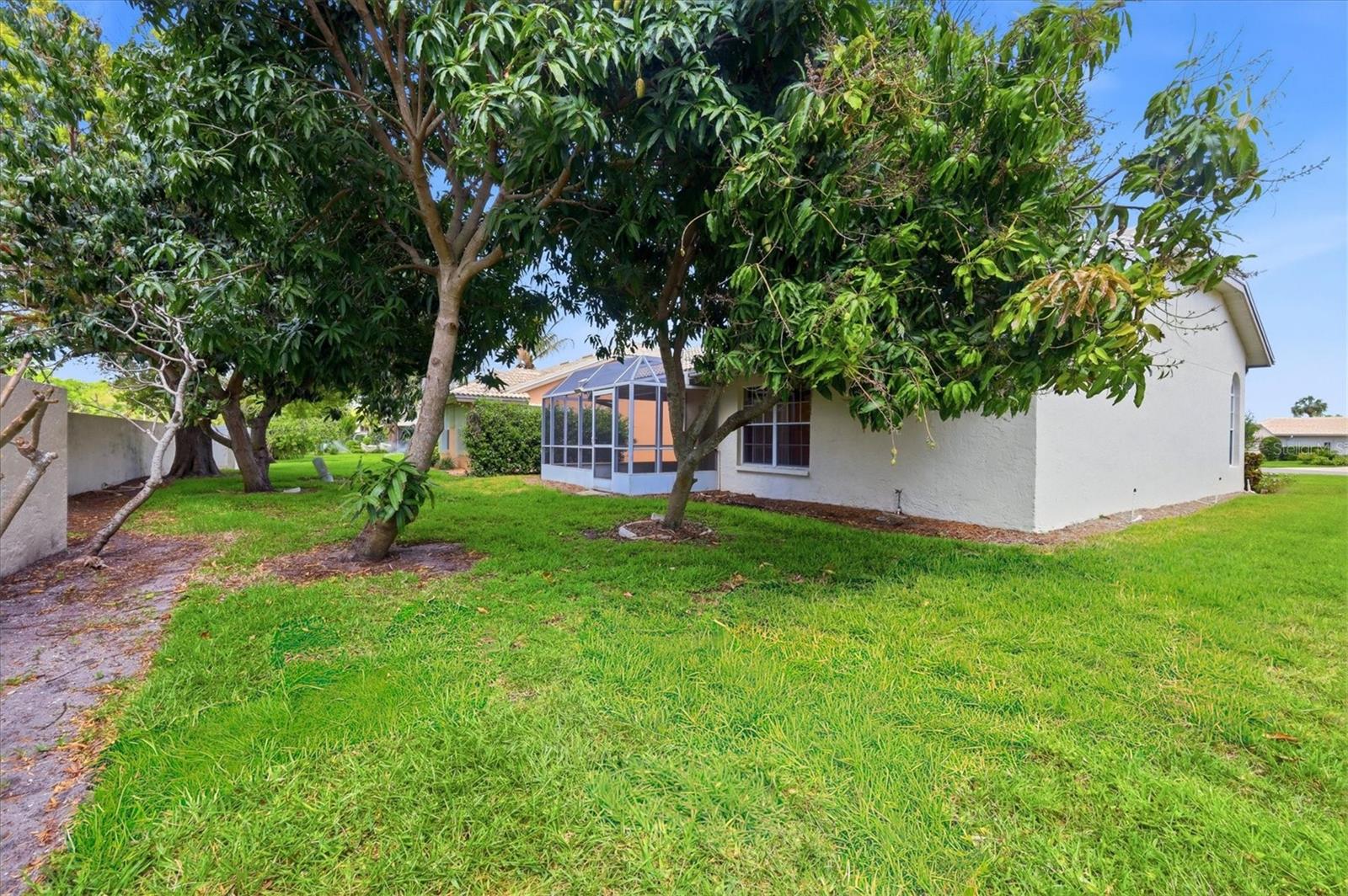 4738 Dundee Drive