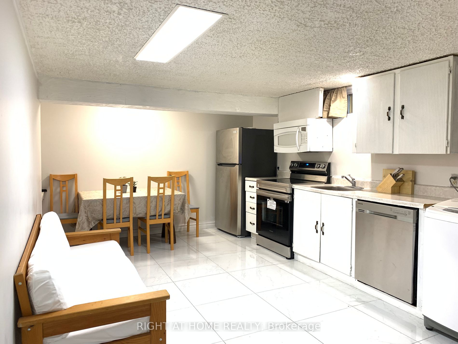 385 Marybay Cres