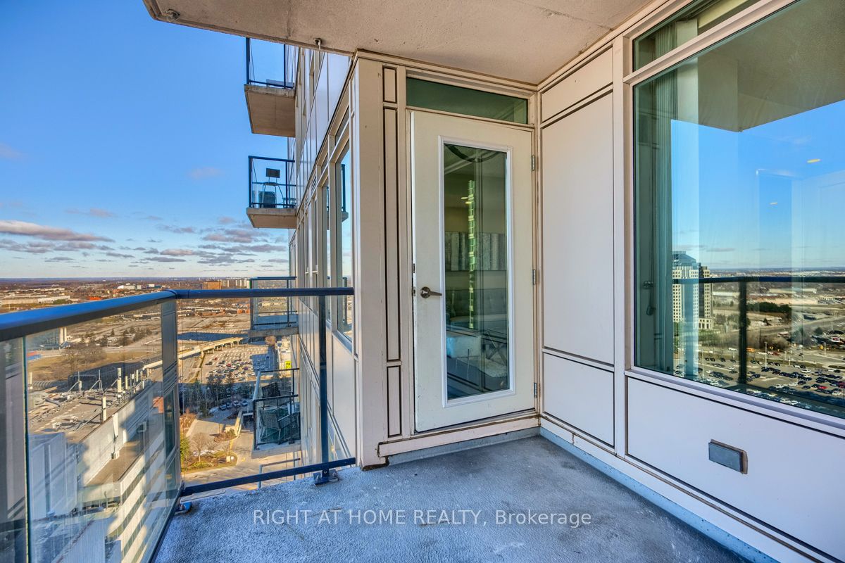 25 Town Centre Crt 2611