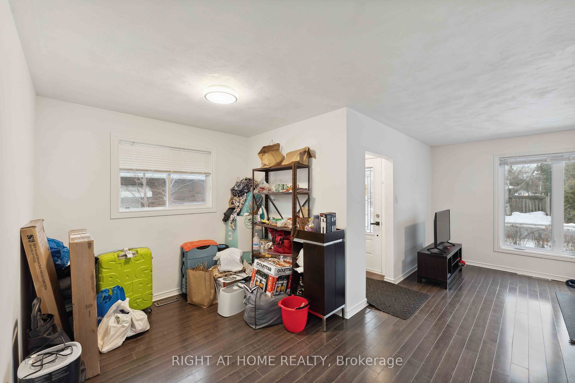 1274 E Cobden Rd