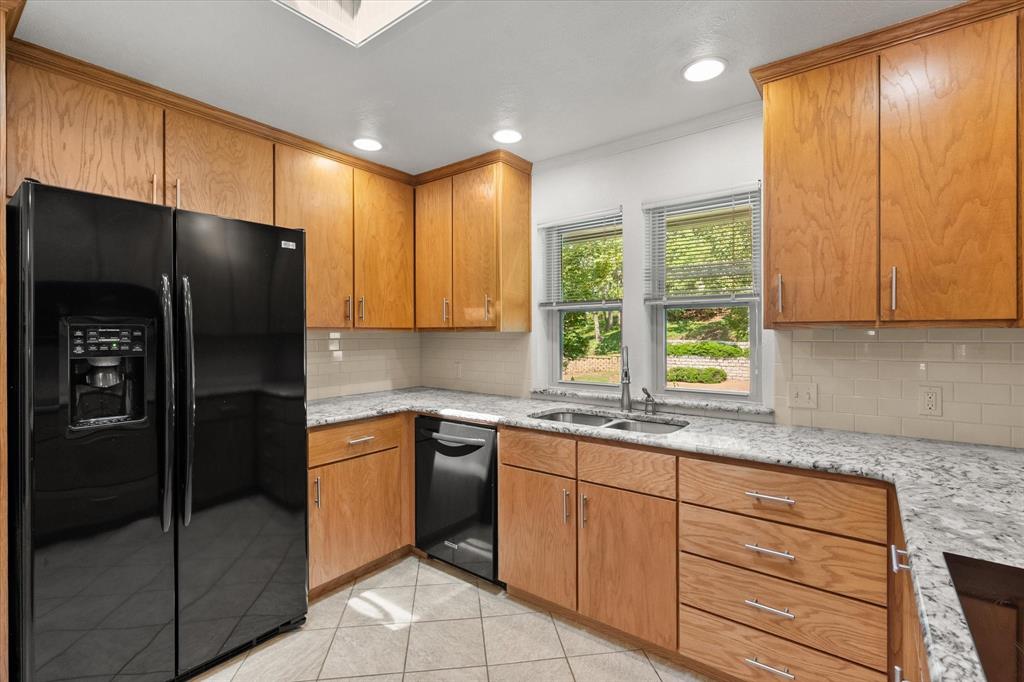2216 Shadywood Court
