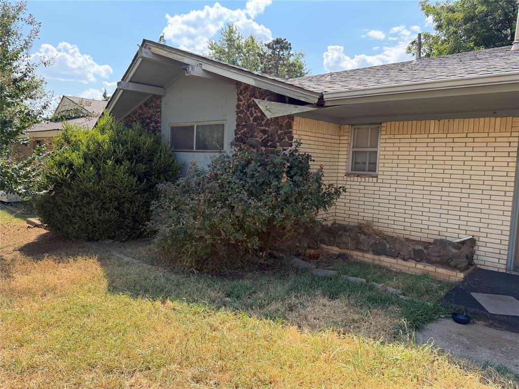 Great value on this fixer upper in OKC. Nearby homes of similar size that are recently updated have been selling for up to $187,000. You'll have a ton of equity right on day 1 to make this house your own. Seller prefers to sell as-is, but is open to including some repairs into the sale of the home. Seller is licensed agent in state of Oklahoma #170512.