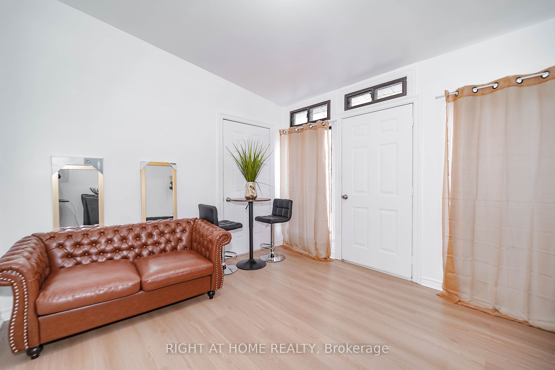1092 Bathurst St