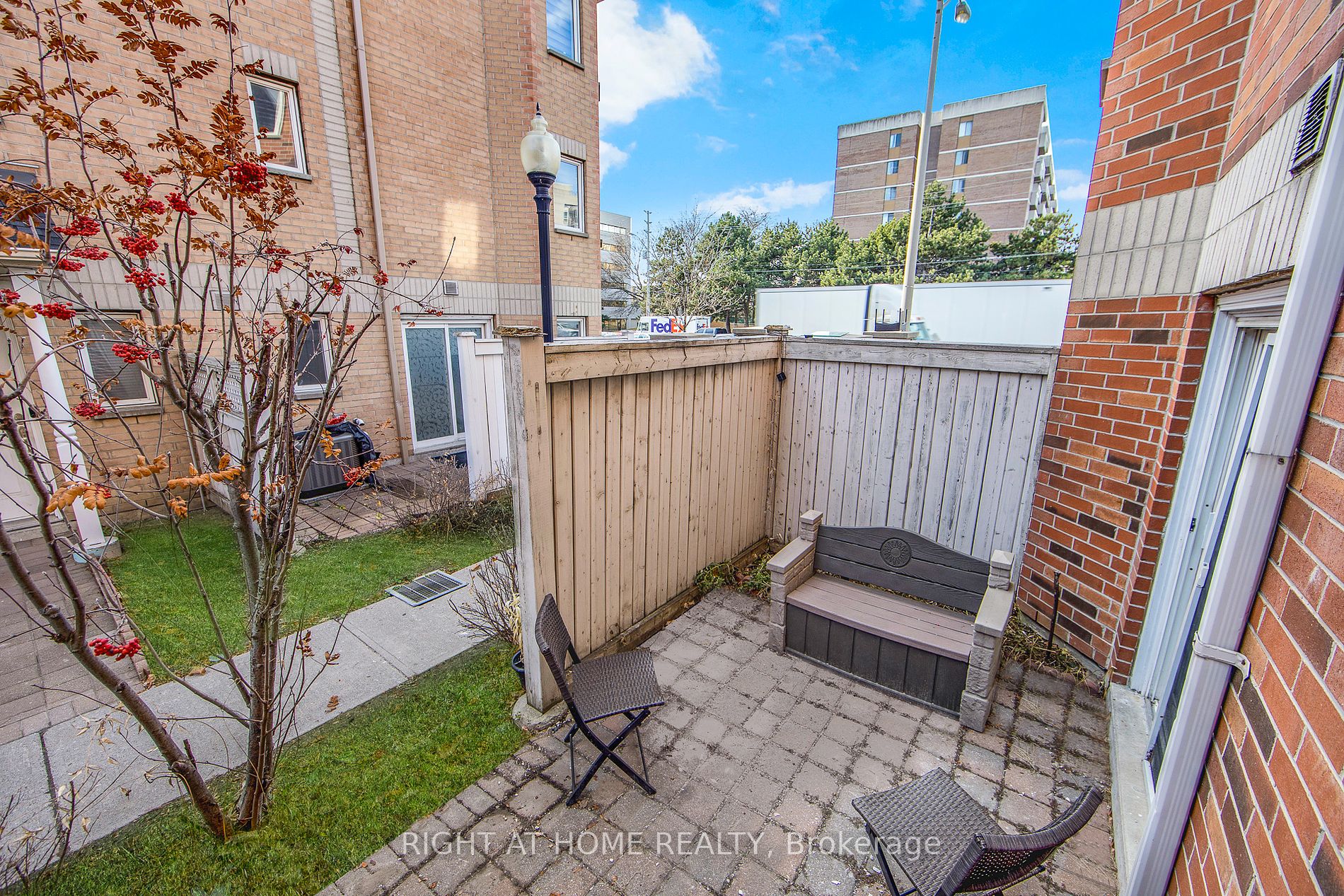 19 Rosebank Dr 302